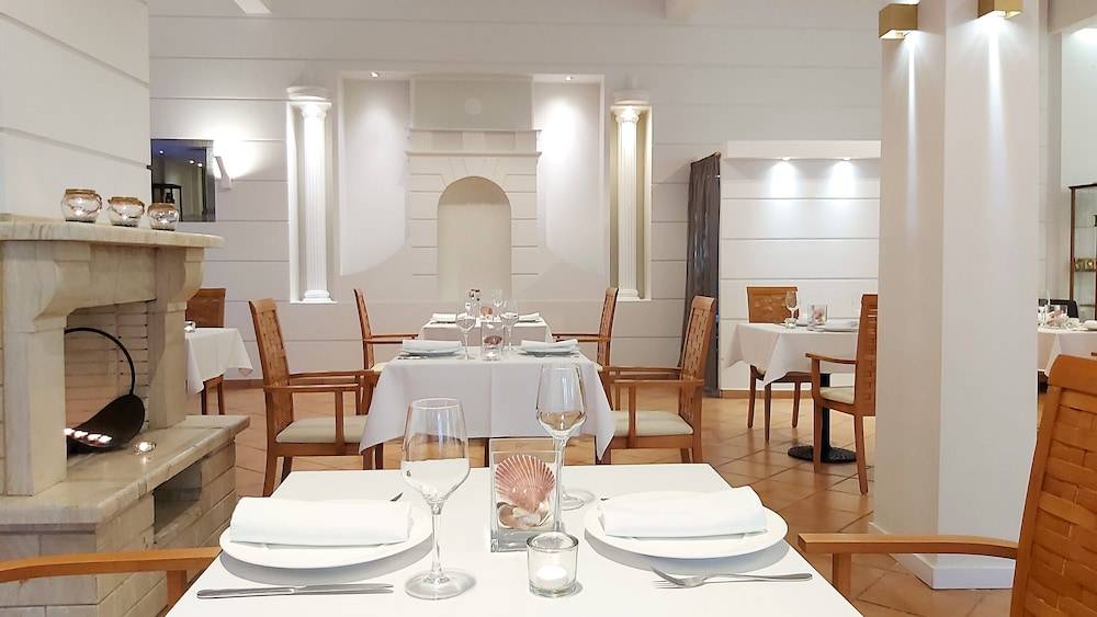 Akrogiali Exclusive Hotel (Adults Only) 1
