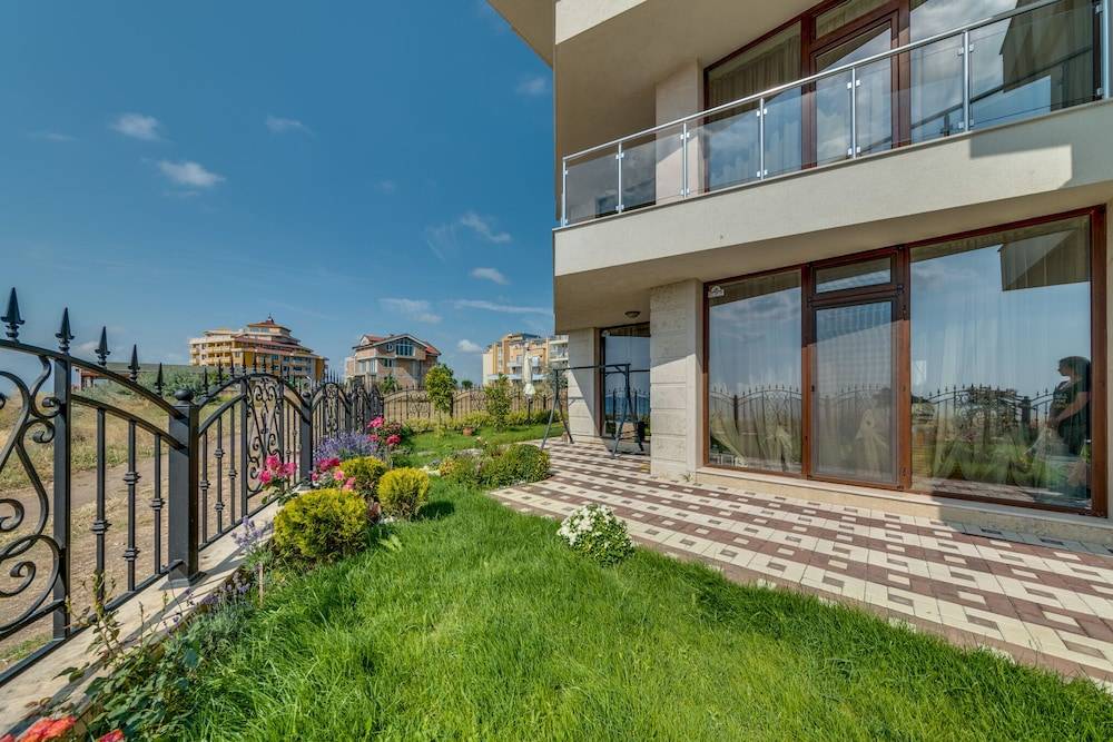 Apartcomplex Golden Bay 1