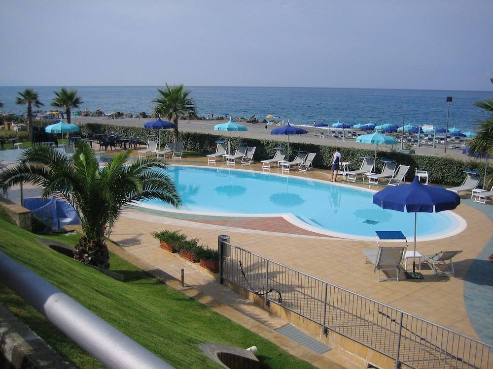 Meridian Hotel 1