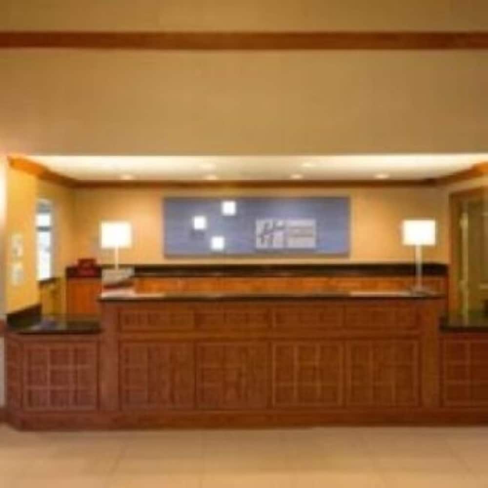 Holiday Inn Express & Suites CHICAGO WEST-ROSELLE by IHG 2