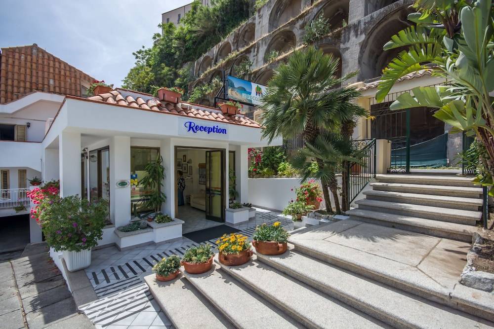 Le Roccette Mare Beach Hotel & Restaurant 1