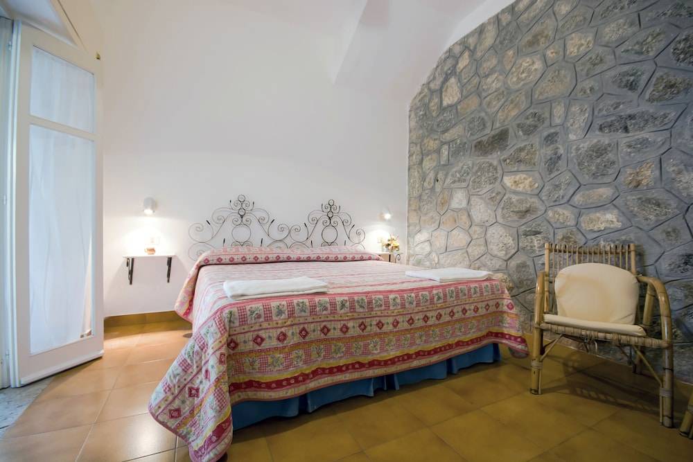 Le Roccette Mare Beach Hotel & Restaurant 2