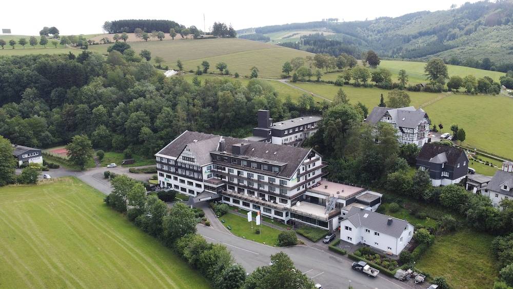 Sauerland Alpin Hotel 1