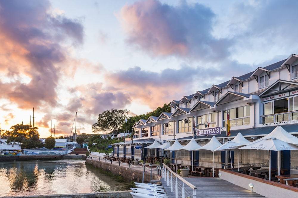Simon's Town Quayside Hotel 1