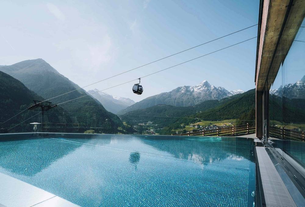 Grünwald Resort Sölden Appartements und Chalets mit Pool 1