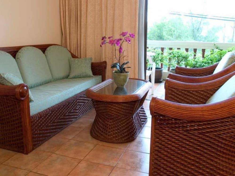 Surin Bay Inn 2