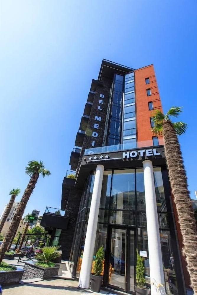 Hotel Del Medio 1