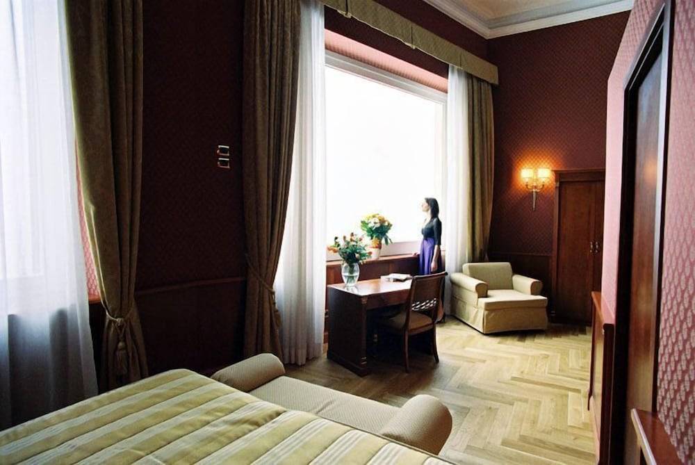 Livingston Hotel 1