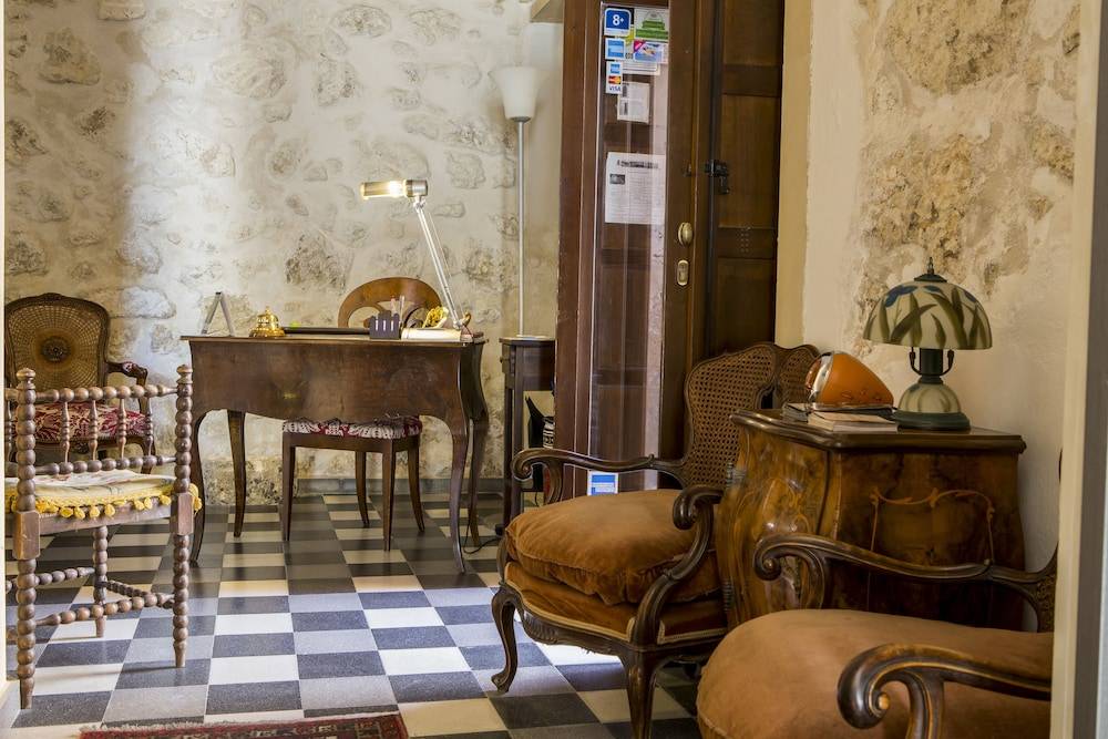 Lakkios charming suites and rooms 2