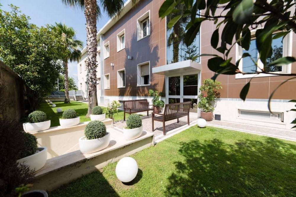 Plana Hotel 1