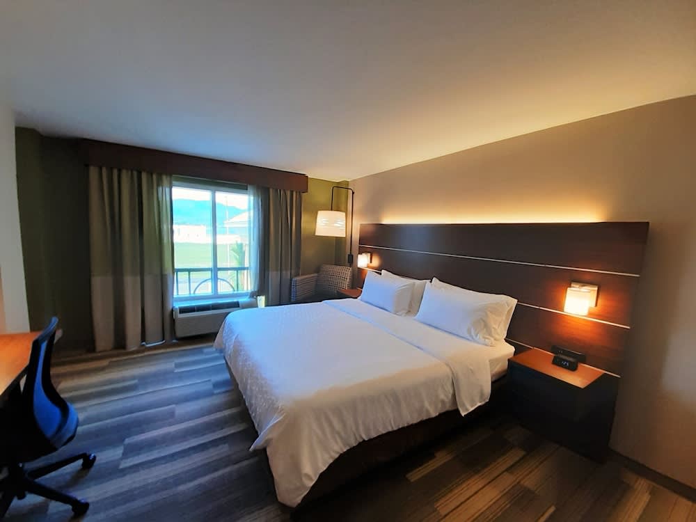 Holiday Inn Express Trincity by IHG 2