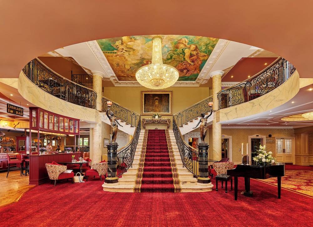 Bridge House Hotel, Leisure Club & Spa 1