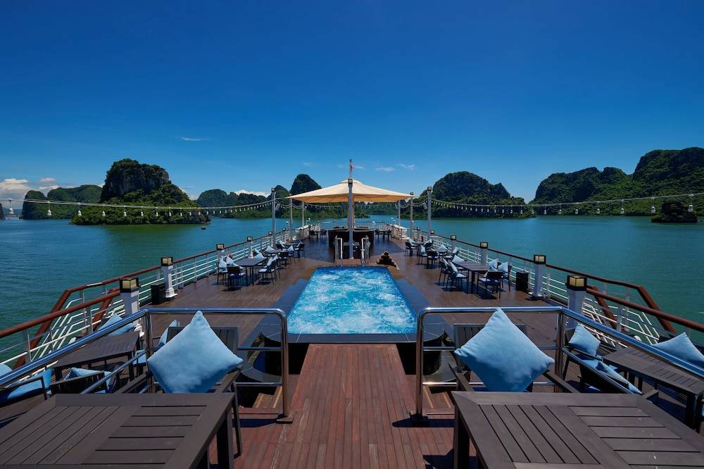 Paradise Grand Cruise - Lan Ha Bay 1