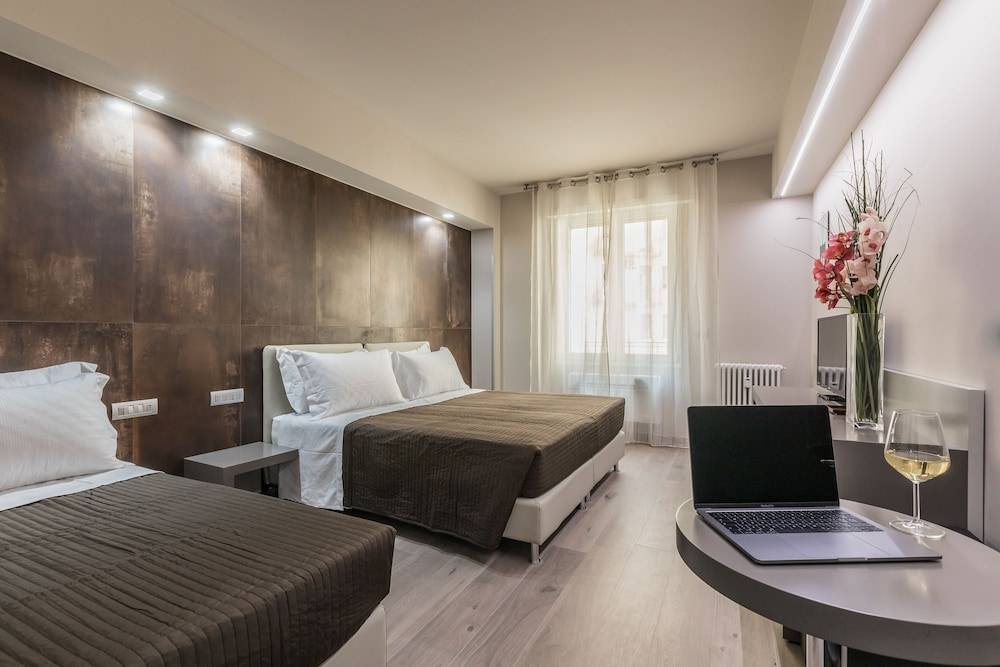 Astoria Deluxe rooms 1