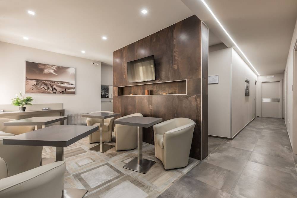 Astoria Deluxe rooms 2