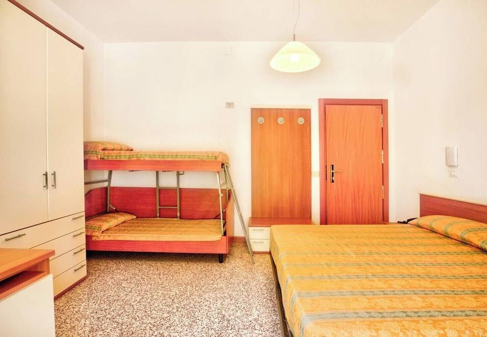 Hotel Happy 2
