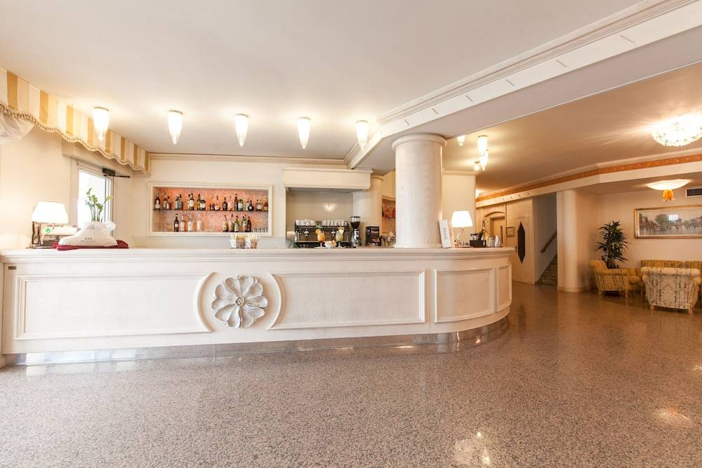 Universal Hotel 2