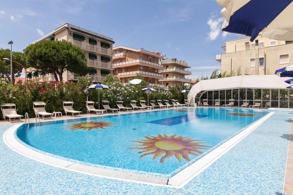 Universal Hotel 1