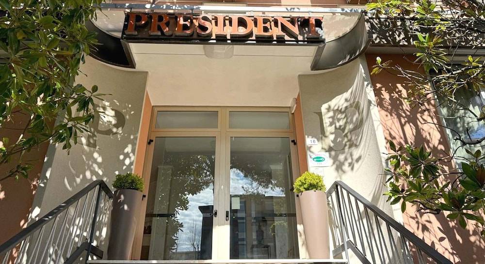 Hotel President 1