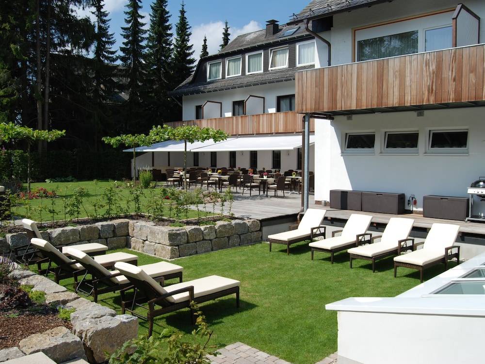 AVITAL Resort 1