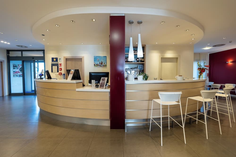 Best Western Palace Inn Hotel 2
