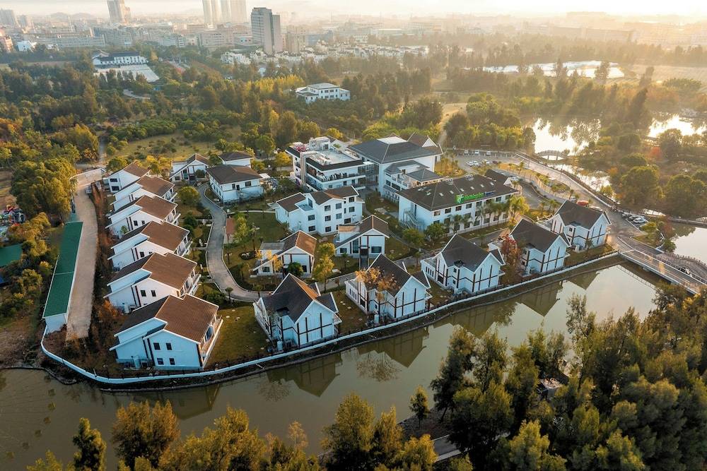 Holiday Inn Express Yuhuan Wetland Park by IHG 1