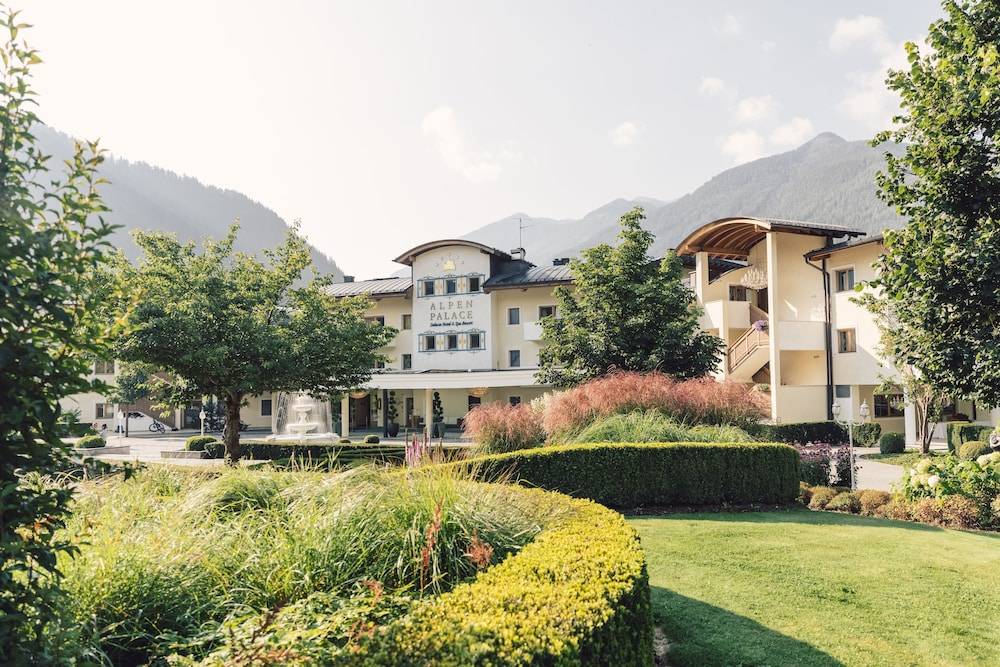 Alpenpalace Luxury Hideaway & Spa Retreat 1
