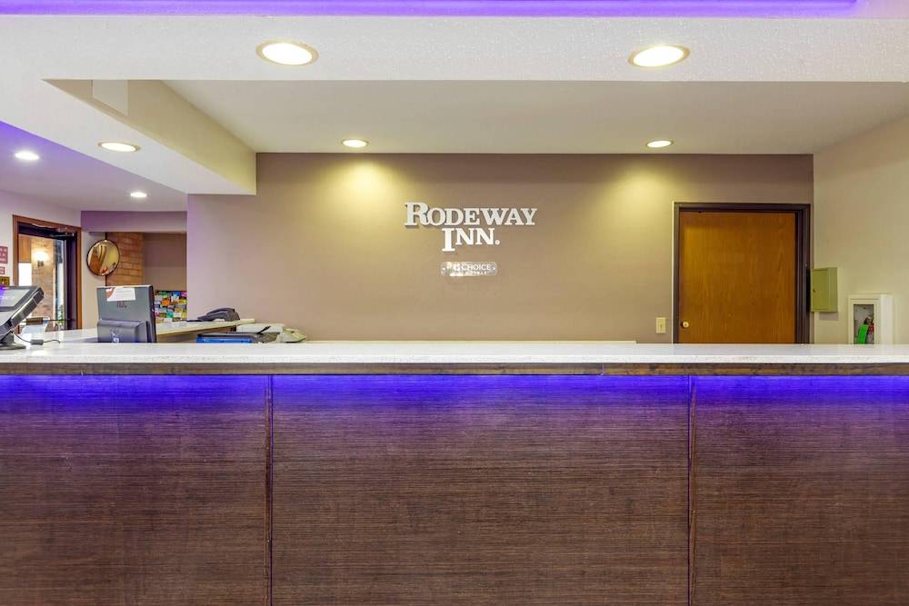 Rodeway Inn Coopersville 2
