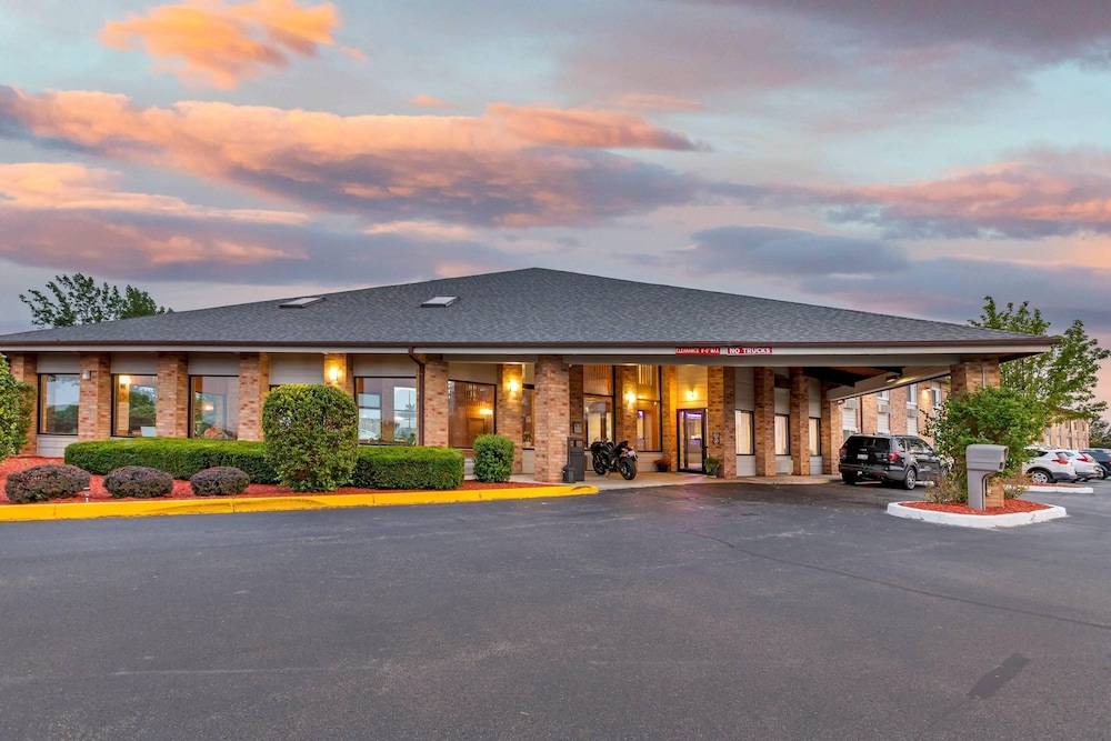 Rodeway Inn Coopersville 1