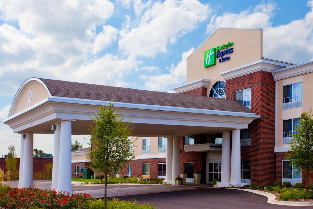 Holiday Inn Express & Suites LAKE ZURICH-BARRINGTON by IHG 1
