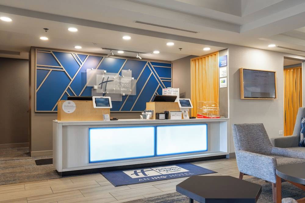 Holiday Inn Express & Suites LAKE ZURICH-BARRINGTON by IHG 2
