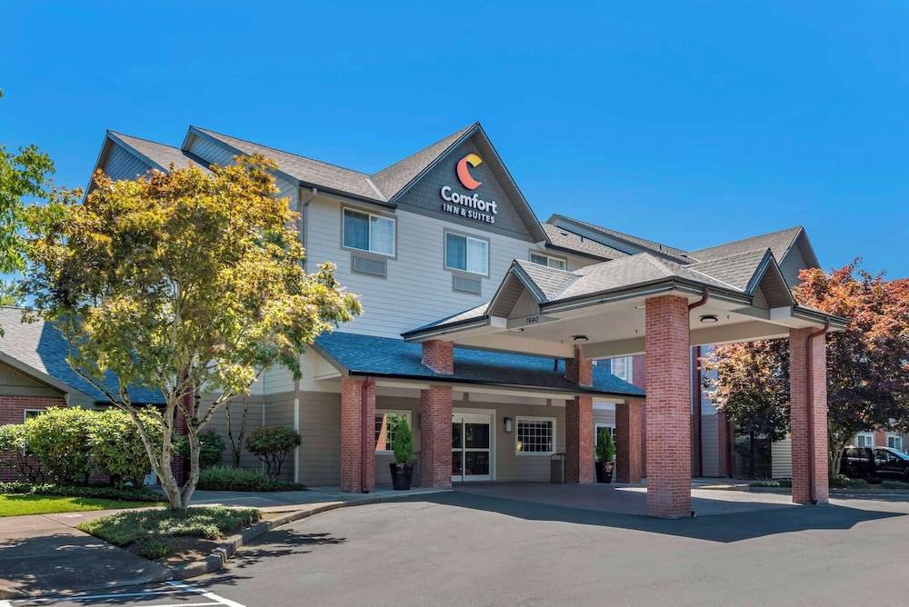 Comfort Inn & Suites Tualatin - Lake Oswego South 1