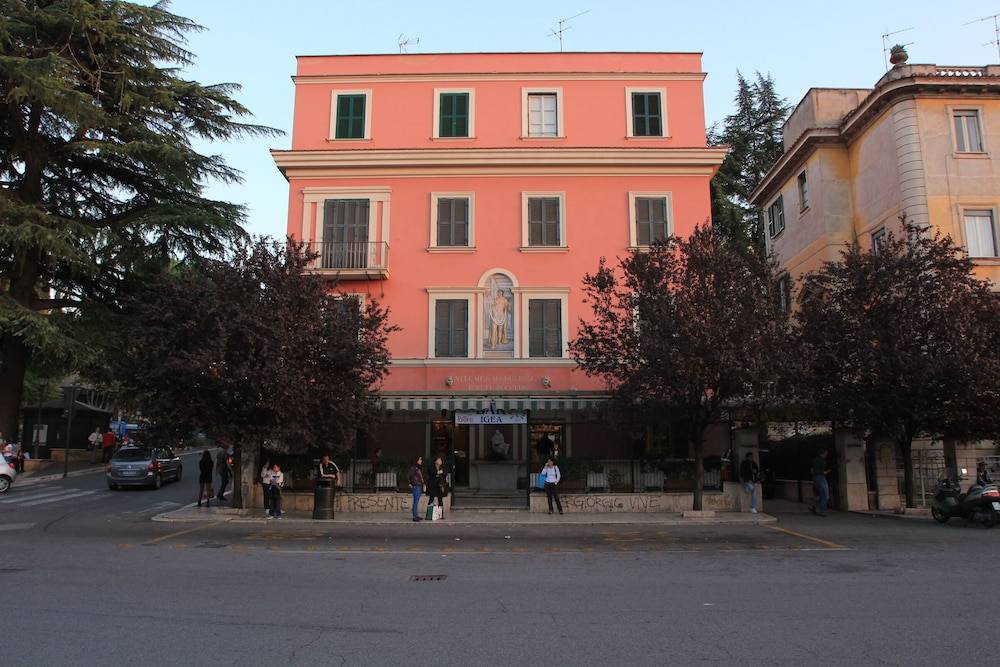 Palazzo Santori 1