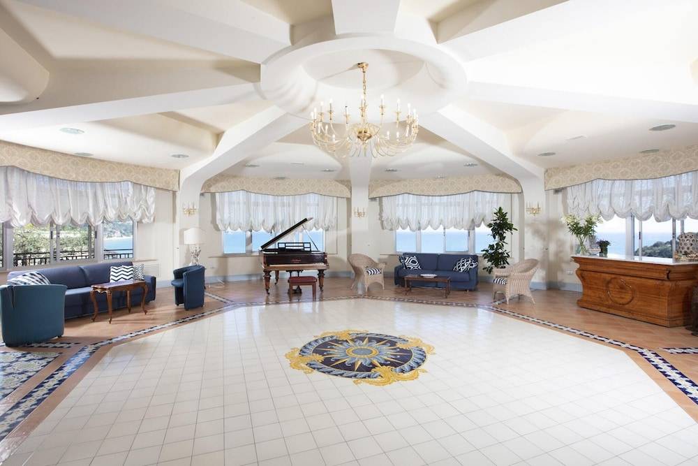 Summit Hotel 2