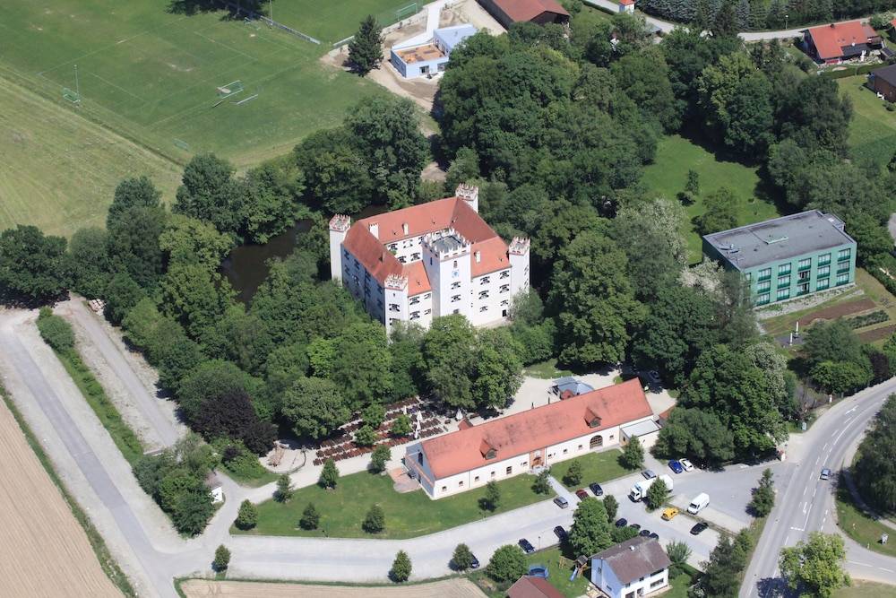 Schlossparkhotel Mariakirchen 1