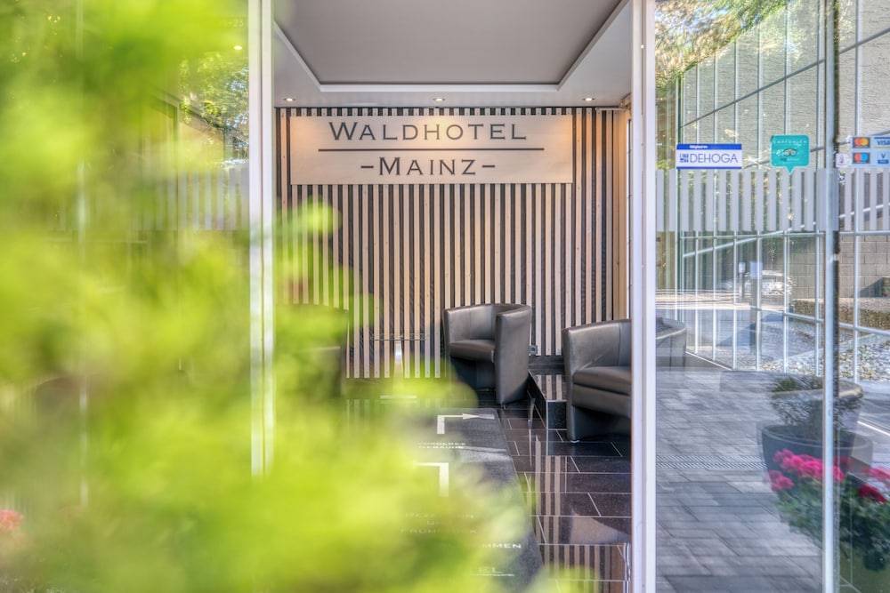 Waldhotel 2