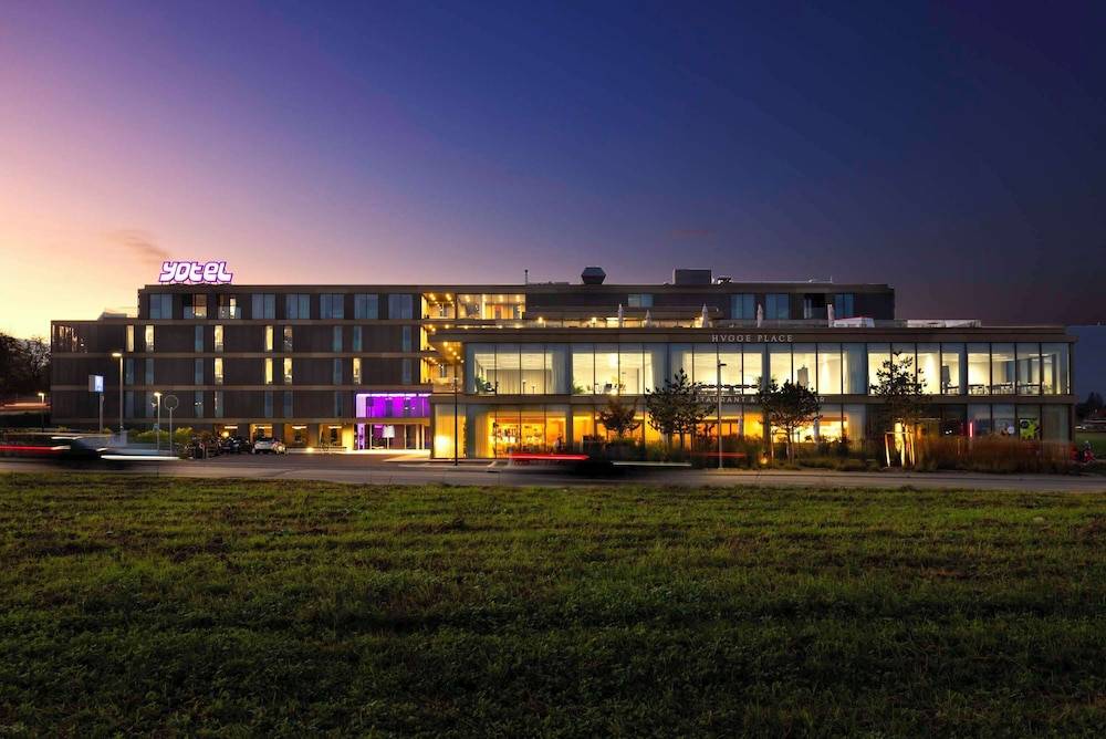 YOTEL Geneva Lake 1