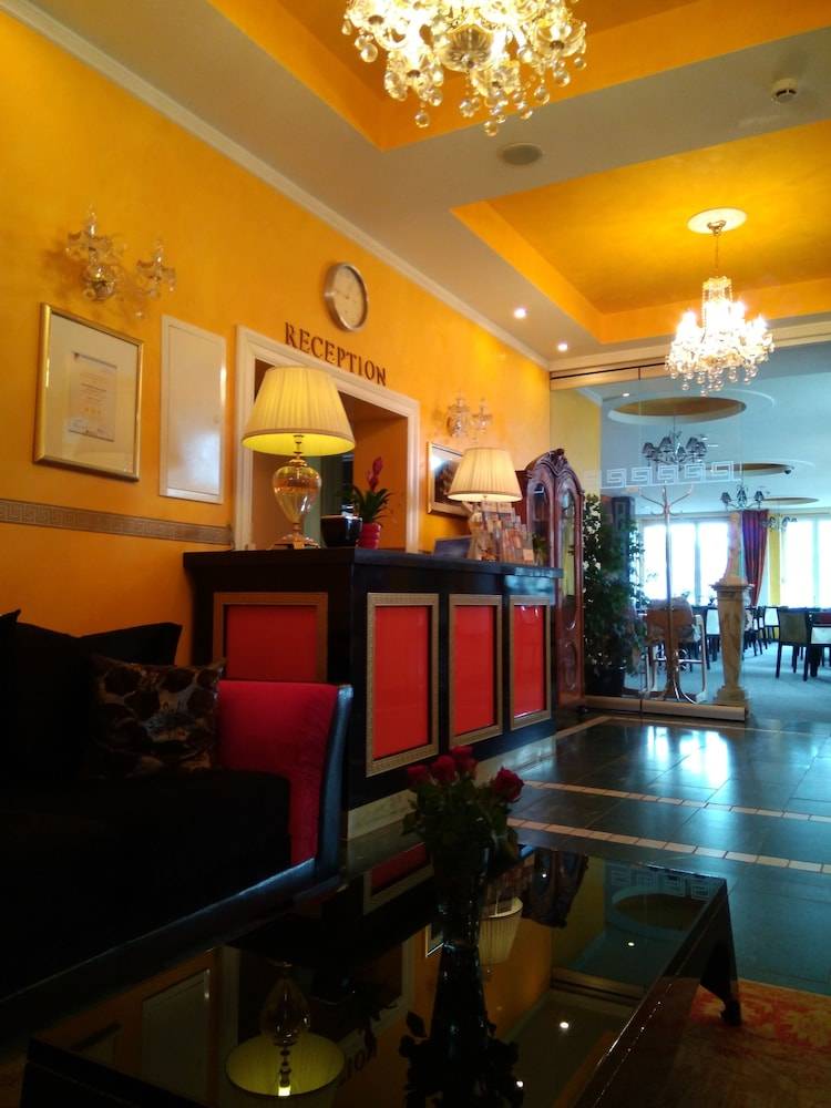 Alexa Hotel 2