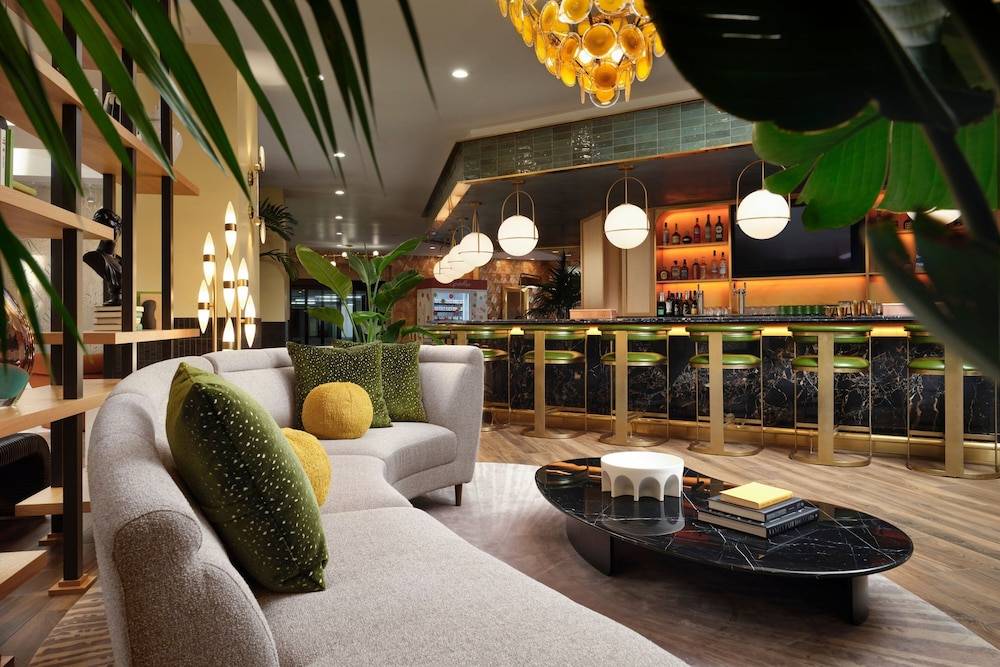 Burton House, Beverly Hills, A Tribute Portfolio Hotel 1