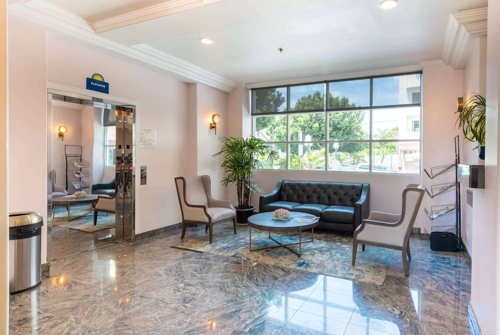 Days Inn by Wyndham Santa Monica 2