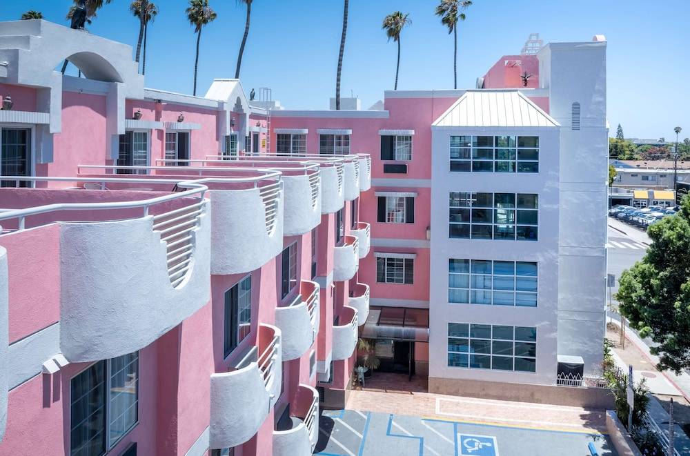 Days Inn by Wyndham Santa Monica 1