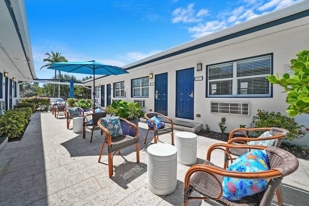 Hollywood Beach Suites and Hotel 1