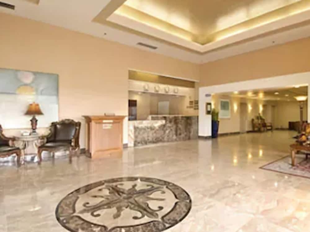 Ramada by Wyndham Hawthorne/LAX 2