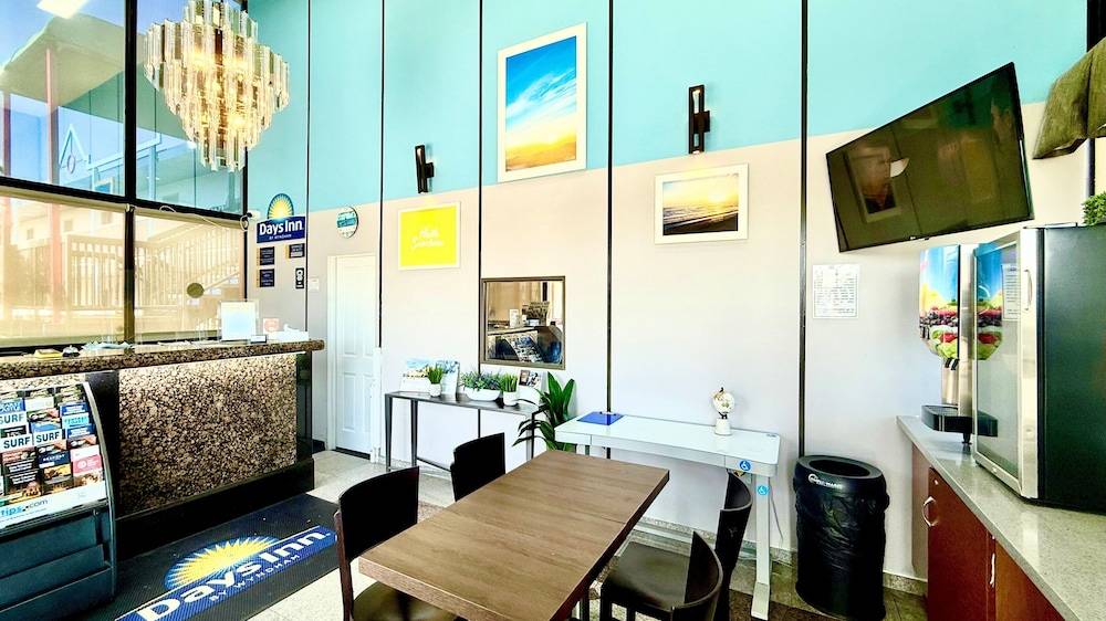 Days Inn by Wyndham Los Angeles LAX Airport Stadium Area 2