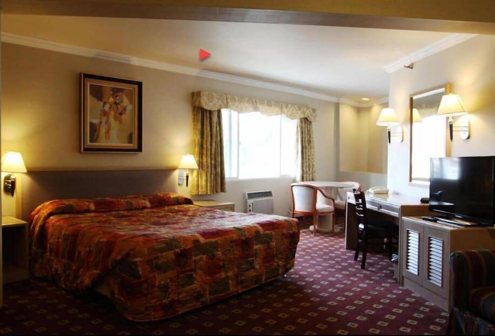 Metro Plaza Hotel 1