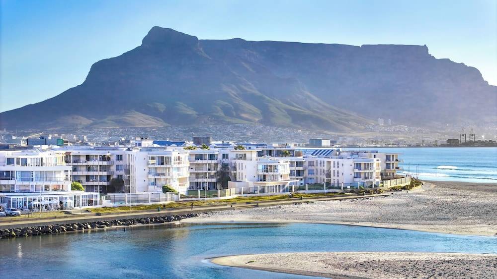 Lagoon Beach Hotel & Spa 1