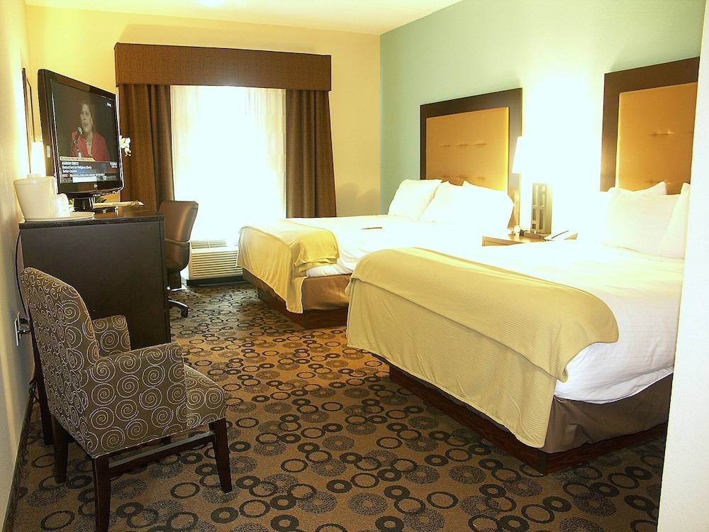 Holiday Inn Express & Suites CLEVELAND NORTHWEST by IHG 2