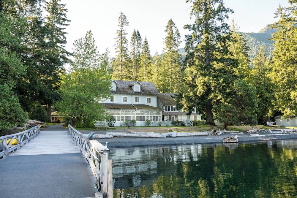 Lake Crescent Lodge 1