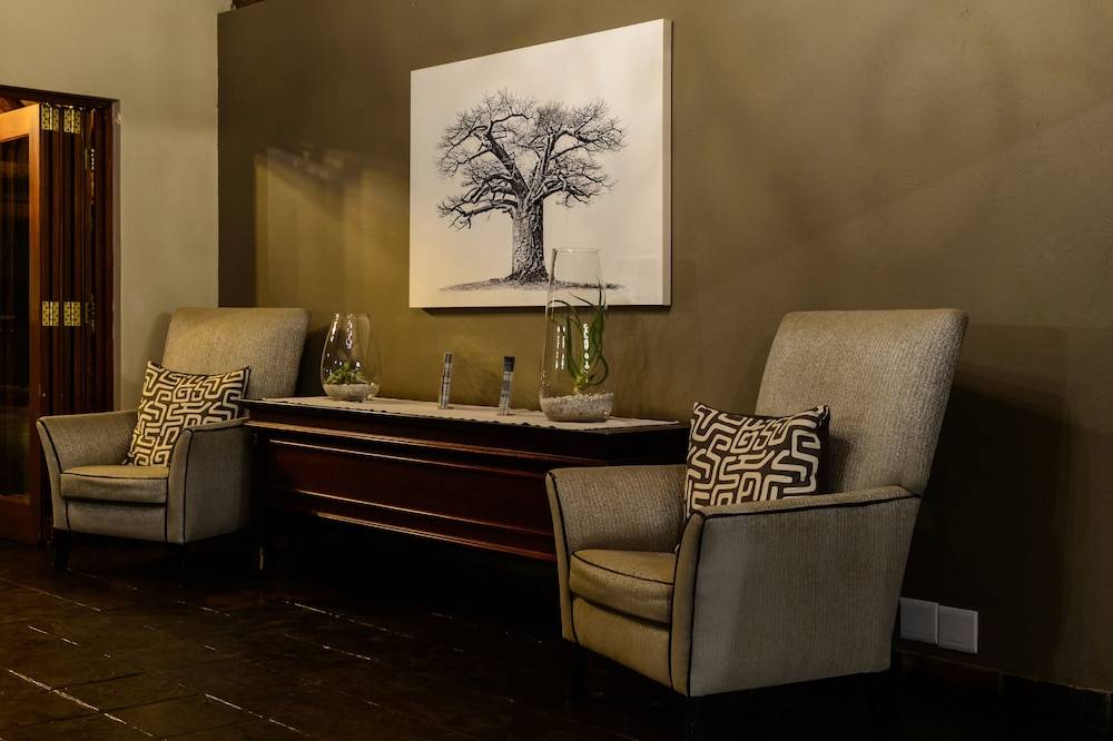 Mongena Private Game Lodge 2