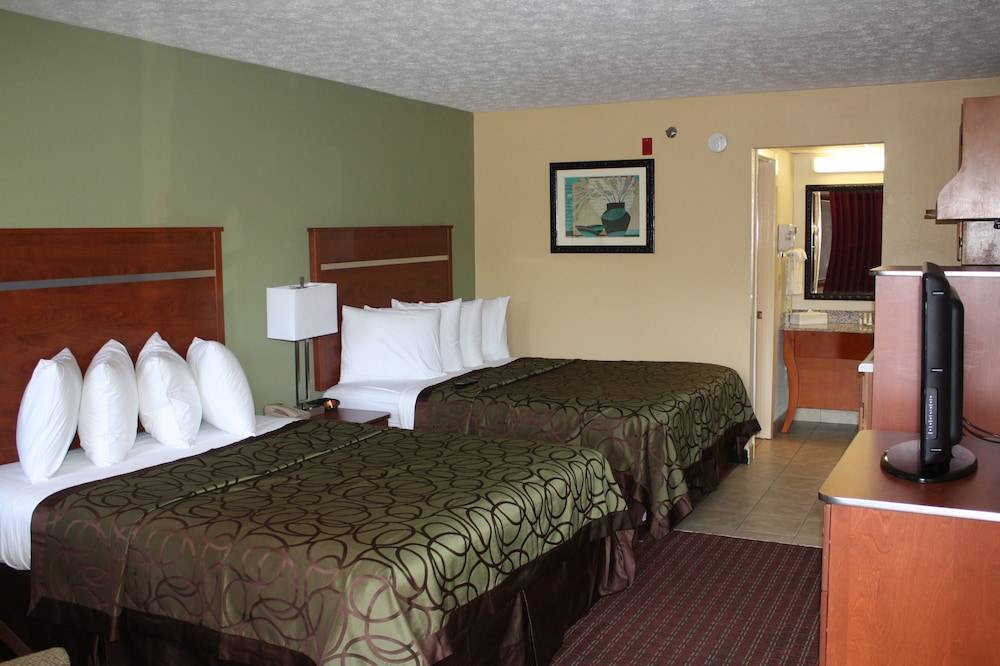 Baymont by Wyndham Pigeon Forge near Island Drive 2